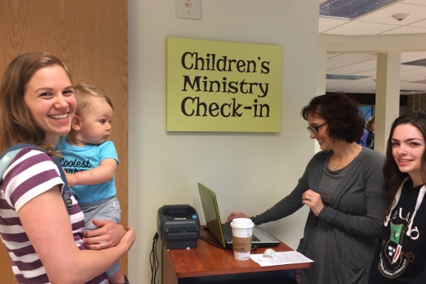 600x400 children check in